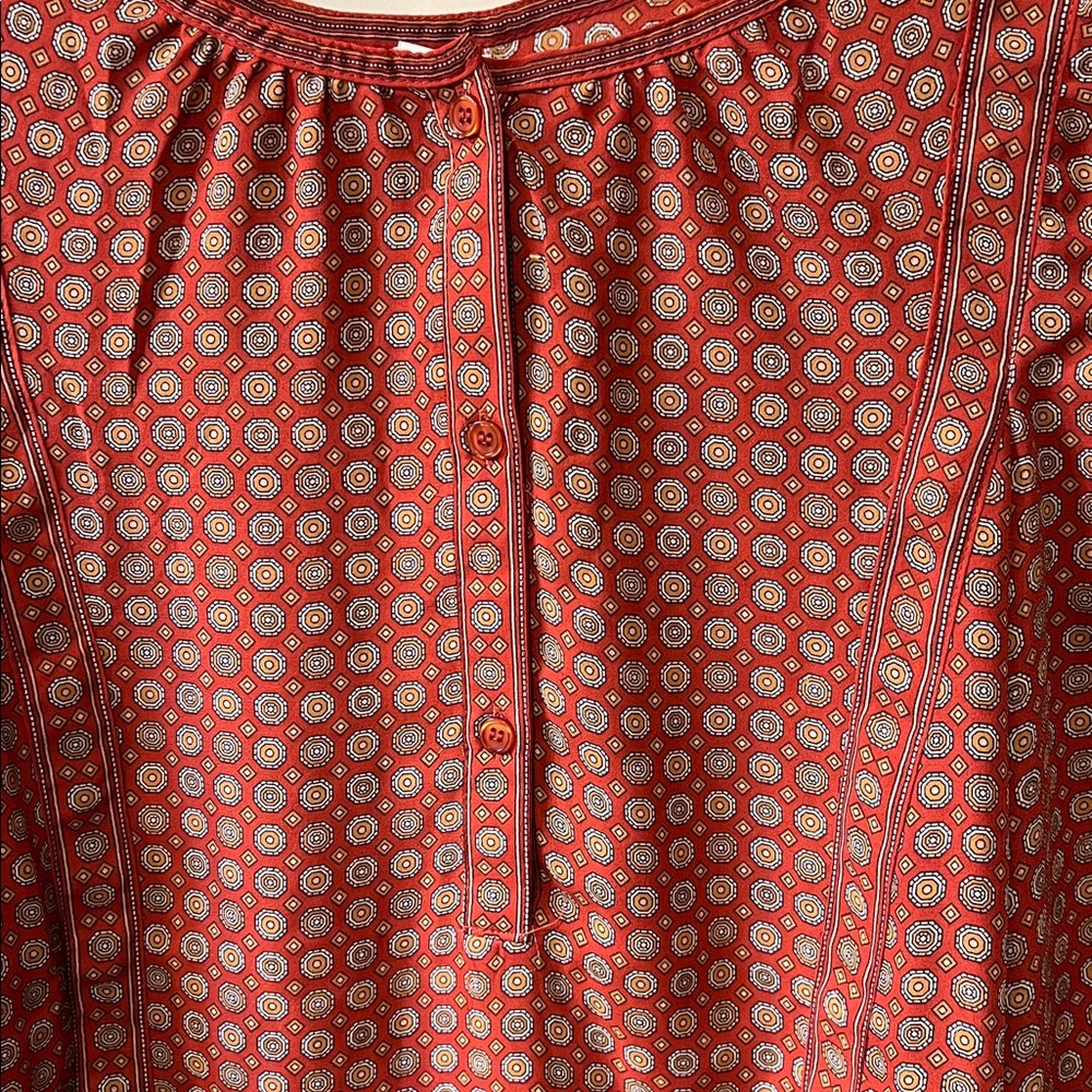 Max Studio Red Geometric Blouse med NWT Retails $118  !!! WOW - Picture 4 of 9